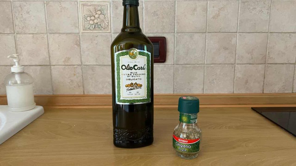 Hazlo una vez al mes y lo agradecerás: por qué combinar orégano y aceite de oliva