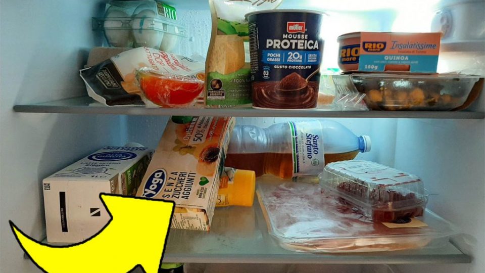 Nadie limpia nunca esta parte oculta del frigorífico: ¡allí se acumulan bacterias y moho!