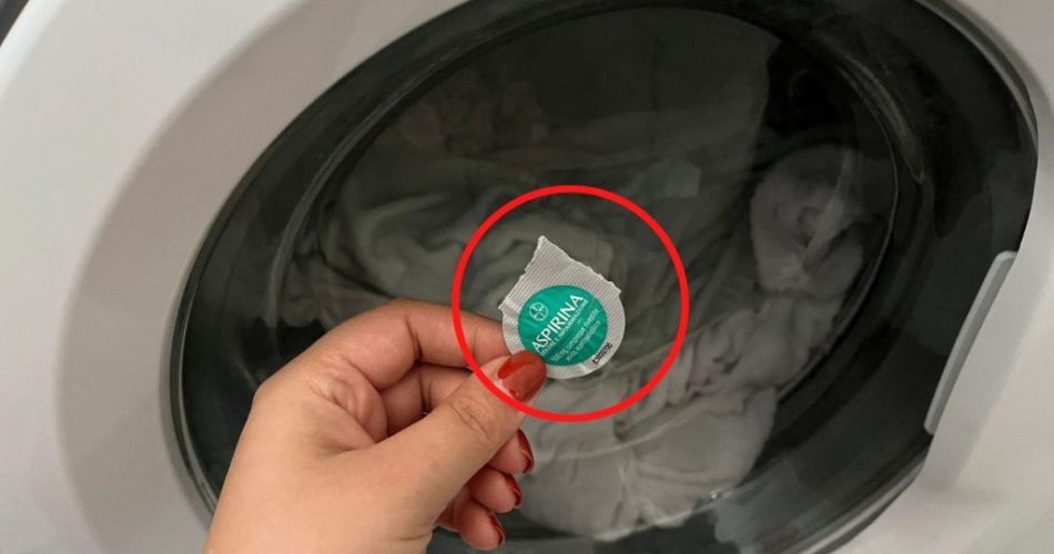 Pon aspirina en la lavadora, nunca volverás atrás: qué pasa con la ropa