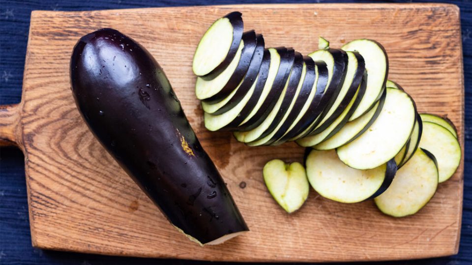 Cómo evitar que las berenjenas absorban aceite al freírlas, ¡aquí te dejamos el truco de la nutricionista!