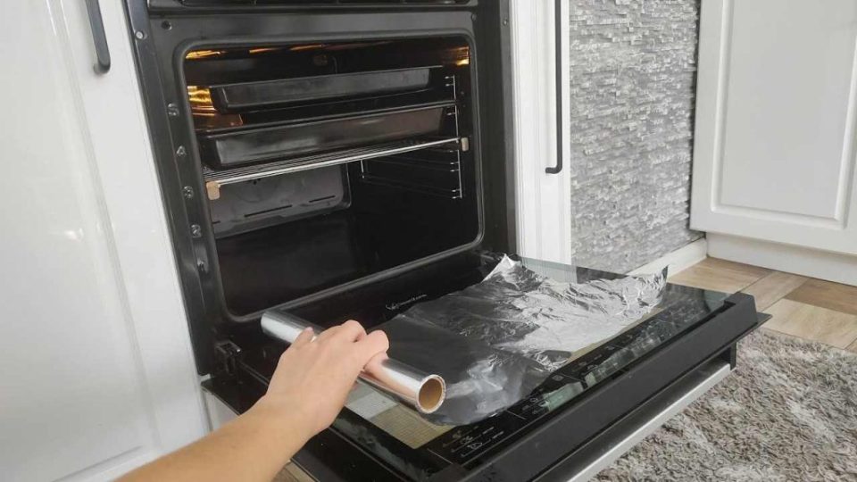 No desesperes, el truco de la abuela para limpiar la suciedad del horno en 3 minutos