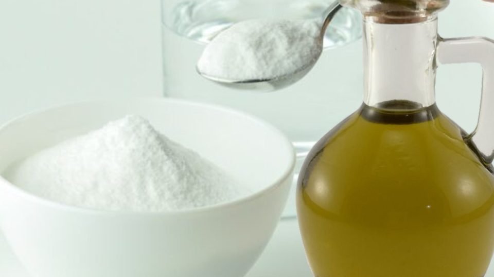Aceite de oliva: haz una mezcla con bicarbonato y agua y ¡disfruta del resultado!