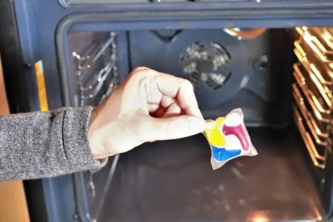 ¿Conocías este truco para limpiar tu horno en un abrir y cerrar de ojos y sin esfuerzo?