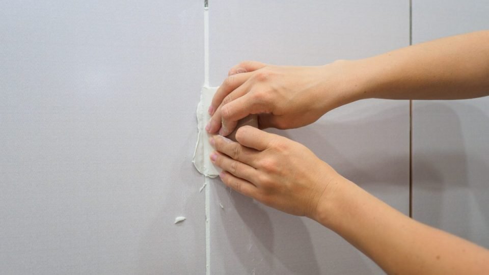Blanquear las juntas de los azulejos del baño al instante: ¡truco muy sencillo!