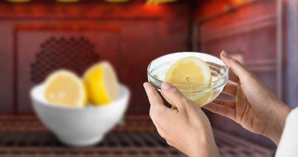 Limones al horno, este movimiento podría salvarte la vida: el truco de muchas abuelas