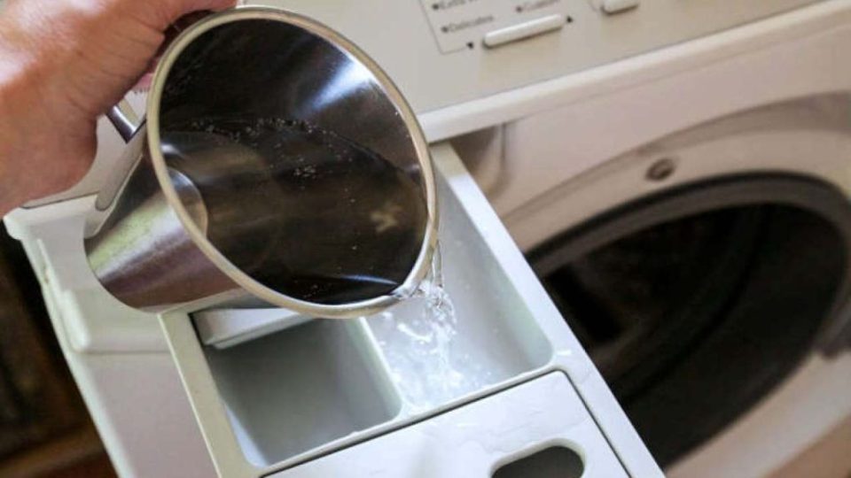 Si añades esto a la lavadora, la ropa no tendrá arrugas: tira la plancha a la basura