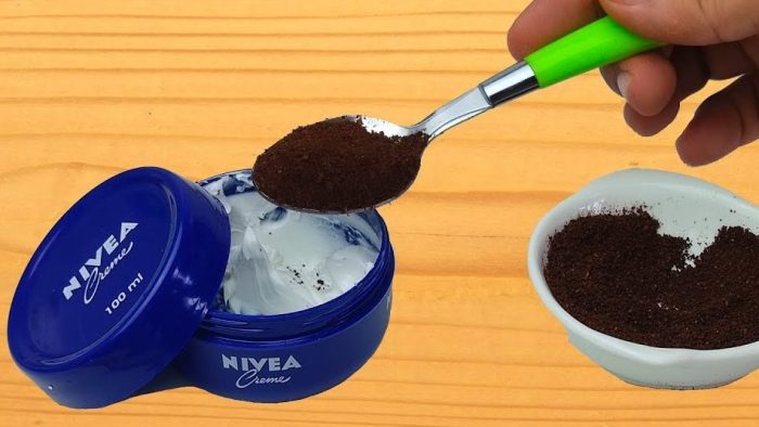 Mezclar crema Nivea y café molido es un método eficaz