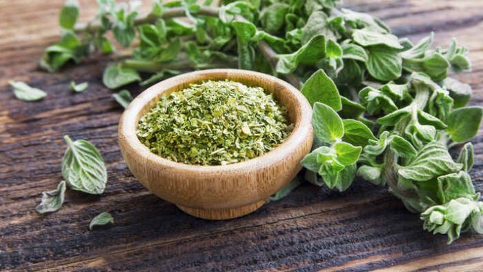 Quema una hoja de orégano en la cocina, lo que pasa en la casa es inesperado